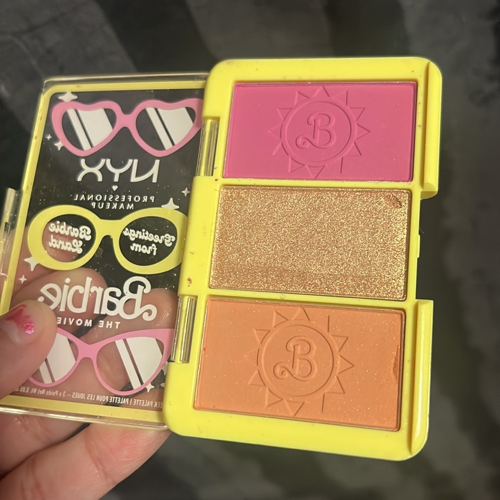Nyx Barbie blush/ highlight palette - Picture 3 of 3